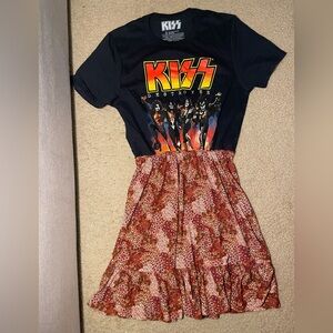KISS 🎶🤟🏽🤘🎼 Graphic band T-Shirt Floral Skirt dress handmade handsewn